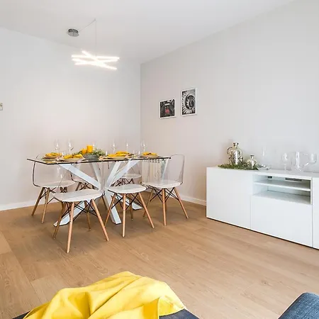 Apartment Family By Lofties *