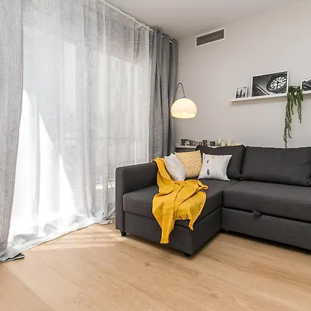 Family By Lofties Apartment *